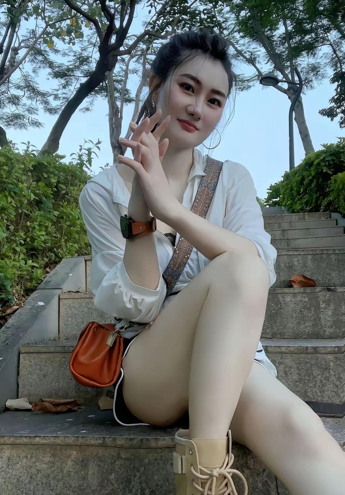 人性就是
同路不同向
同床不同梦
开口显的是深浅
闭口藏的是真言
真正的智慧
明