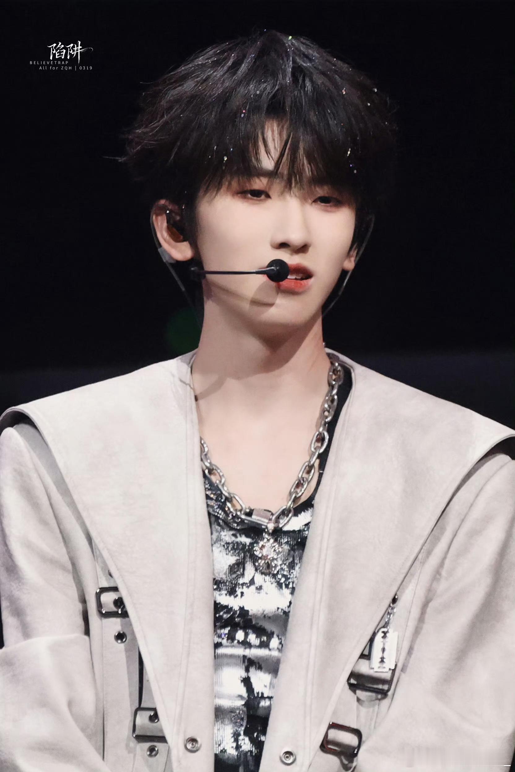 左奇函  💙左奇函 四代第一鼓手 💙左奇函 四代第一rap担  °⑅+「全世
