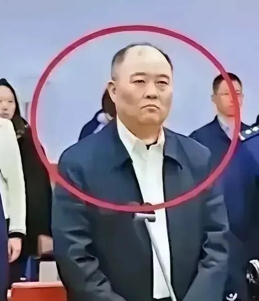 中信银行行长孙德顺贪污9.79亿被判死刑，然而，令人惊讶的是，孙德顺在法庭上得知