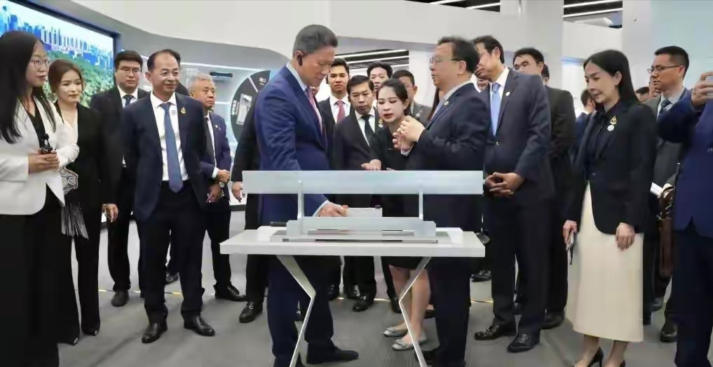 没想到吧，东南亚也有比亚迪的闪充了。目前，柬埔寨已成为中国以外首个获准安装和运营