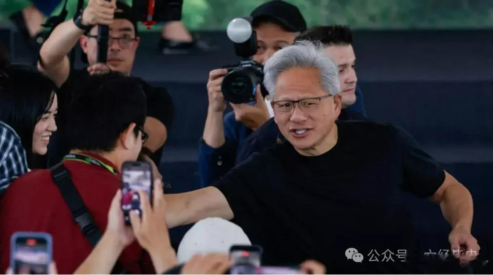 黄仁勋否定不了华为的韬定律！华为上周发布的韬（τ）定律引发了国内外的广泛讨论，就