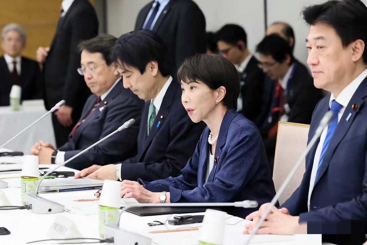 日本主动喊话中国
近日，日本首相高市早苗透露，计划在5月上旬对外进行一次小型的外