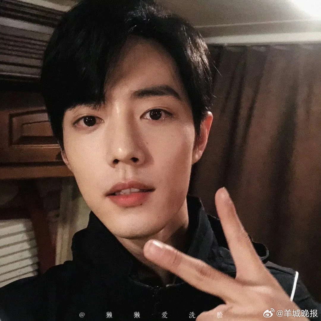 【谁的自拍照带给你治愈的力量？】世间万般美好，都不及TA镜头前的温柔一笑。……来