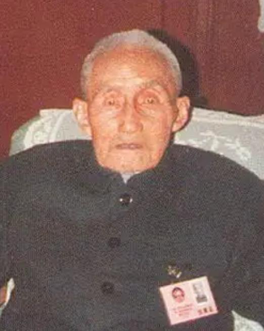 1949年，原79军军长被俘虏后想要自尽，想到自己20岁的漂亮老婆，一脸麻子，身