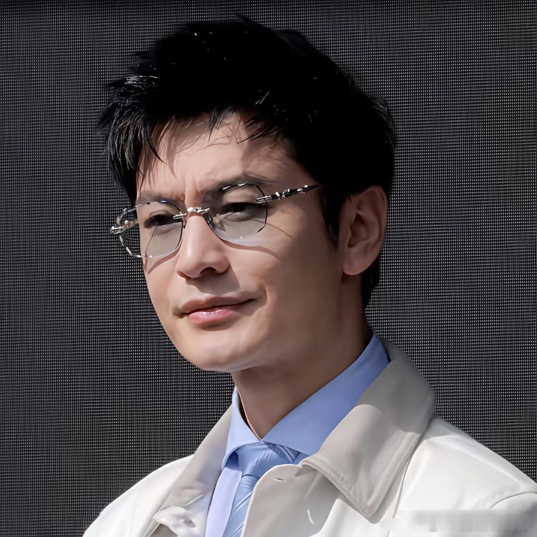 我有种预感，黄晓明这两年可能不会再演电视剧了。不是因为他演的不好，也不是因为他不