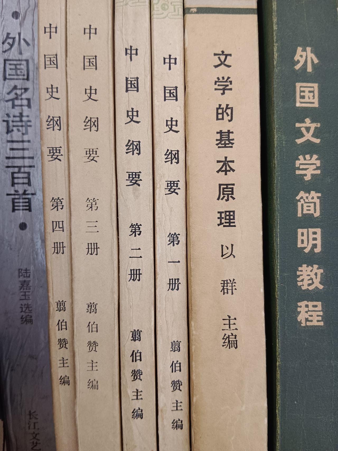 躺平记。今晚跑步，头疼，我很少头疼。按理说，头疼就不应该跑步，可我还是去跑了，六