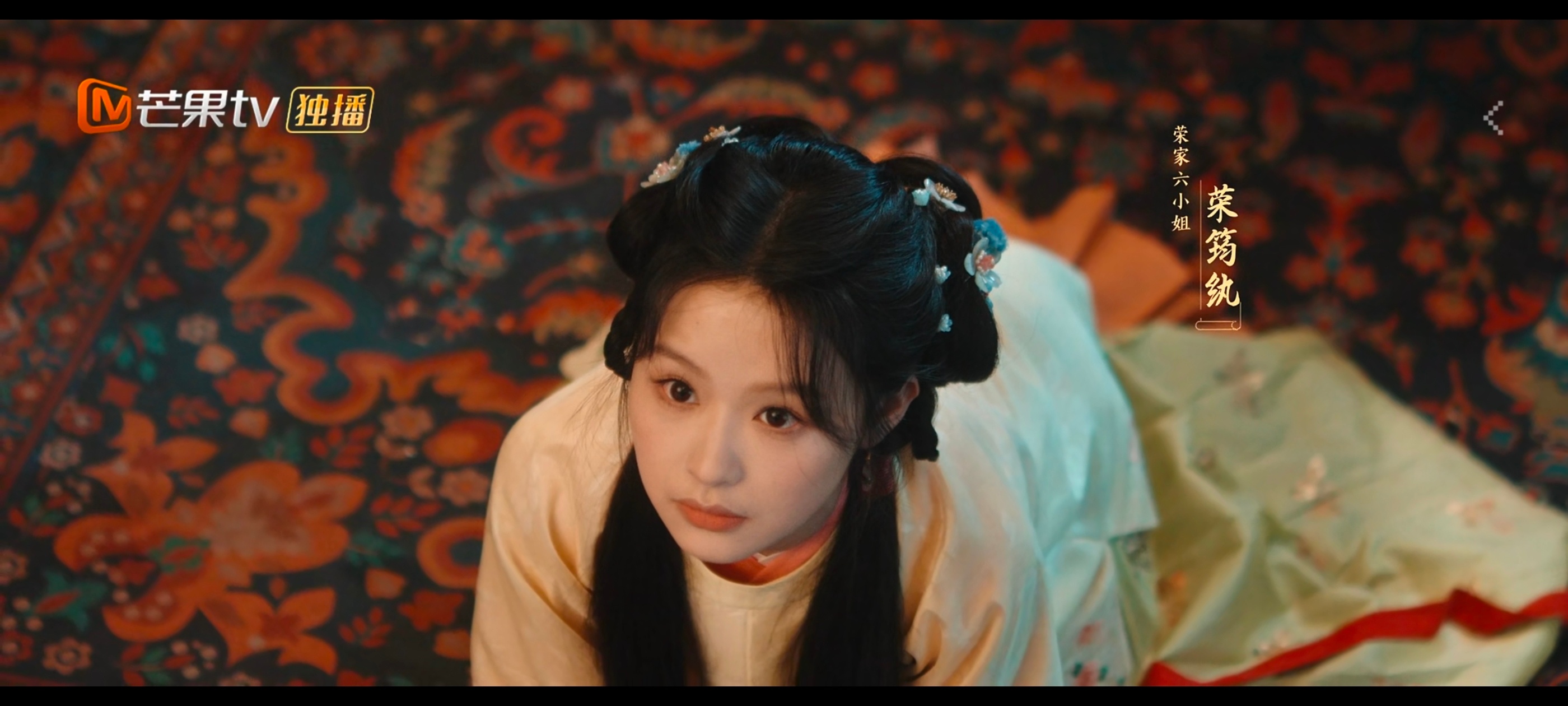 余茵和滕泽文两个短女 