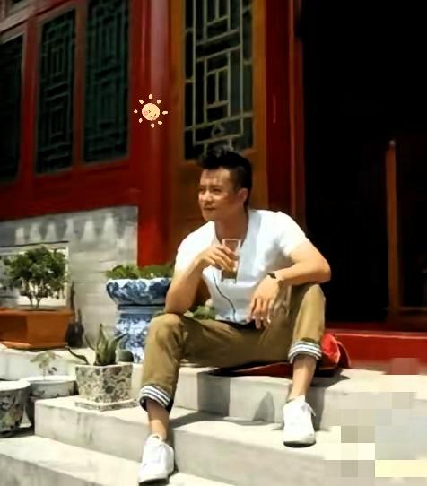 2004年，于波拿出全部积蓄260万在北京入手两套破旧四合院，当年身边所有人都觉