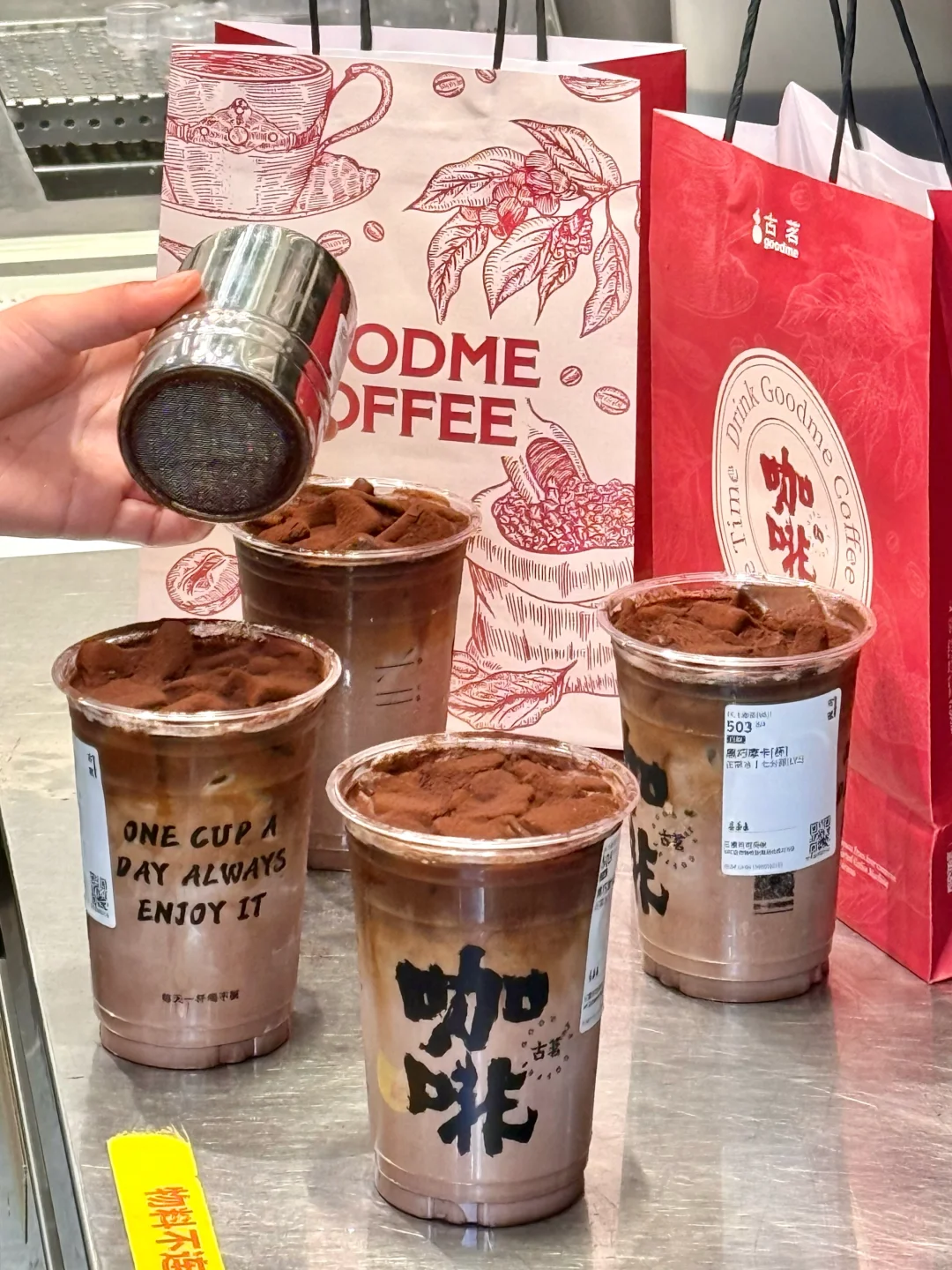 糟糕！是古茗买一赠一！还能寄存我服了。。。