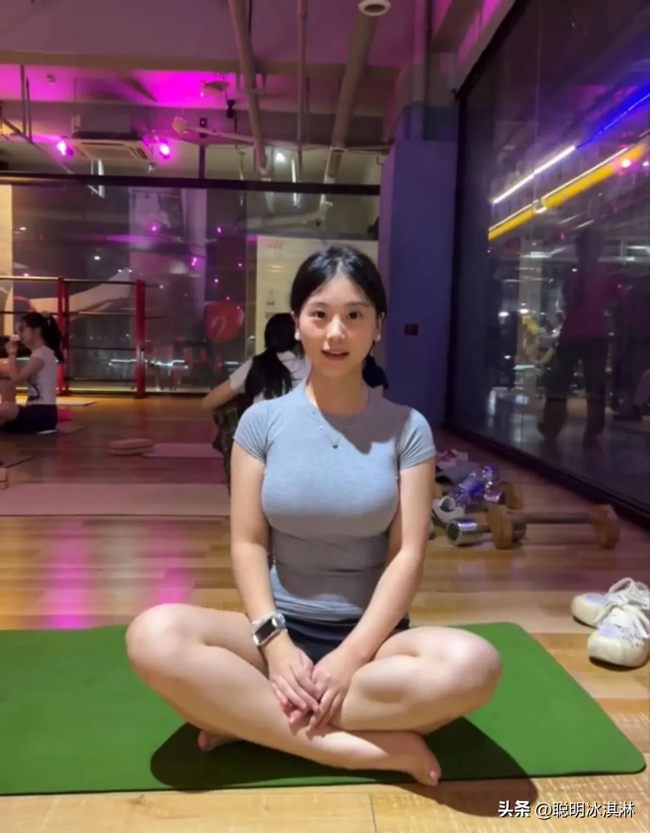 微胖女孩的健身日常：
自信就是最美的曲线
谁说微胖不能健身？  
汗水里藏着坚持