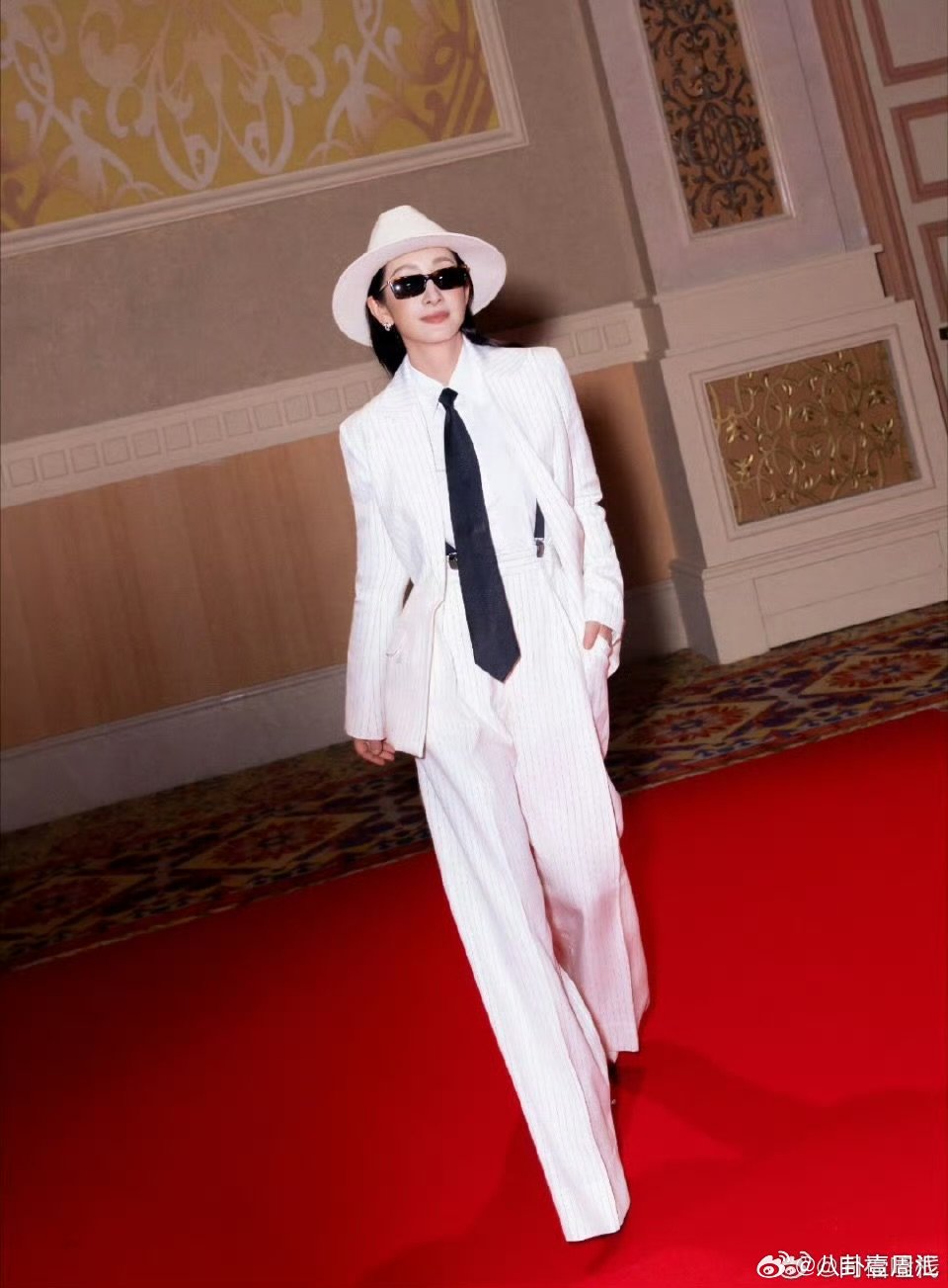 刘烨秦海璐 老辈子的微博就是野原来前辈们的微博才是真・放飞自我，现在的明星都学着