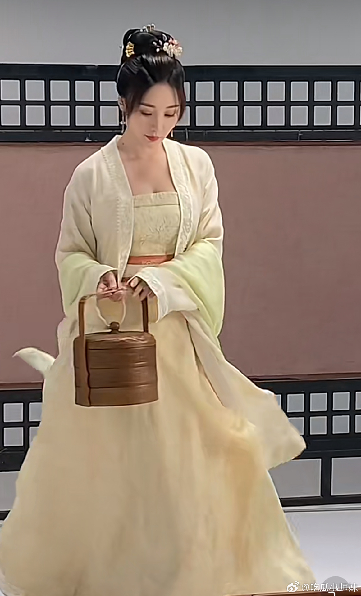 这么一盘点，梦华录、锦绣安宁、榜上佳婿。都是同一个造型。没看过的人，可能以为这四