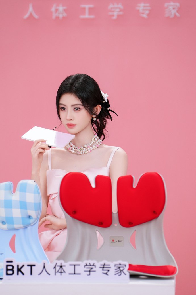 鞠婧祎jjy鞠婧祎苏绿夏 jjy鞠婧祎万花世界到底要吃多少汉堡包 才能成为你的宝