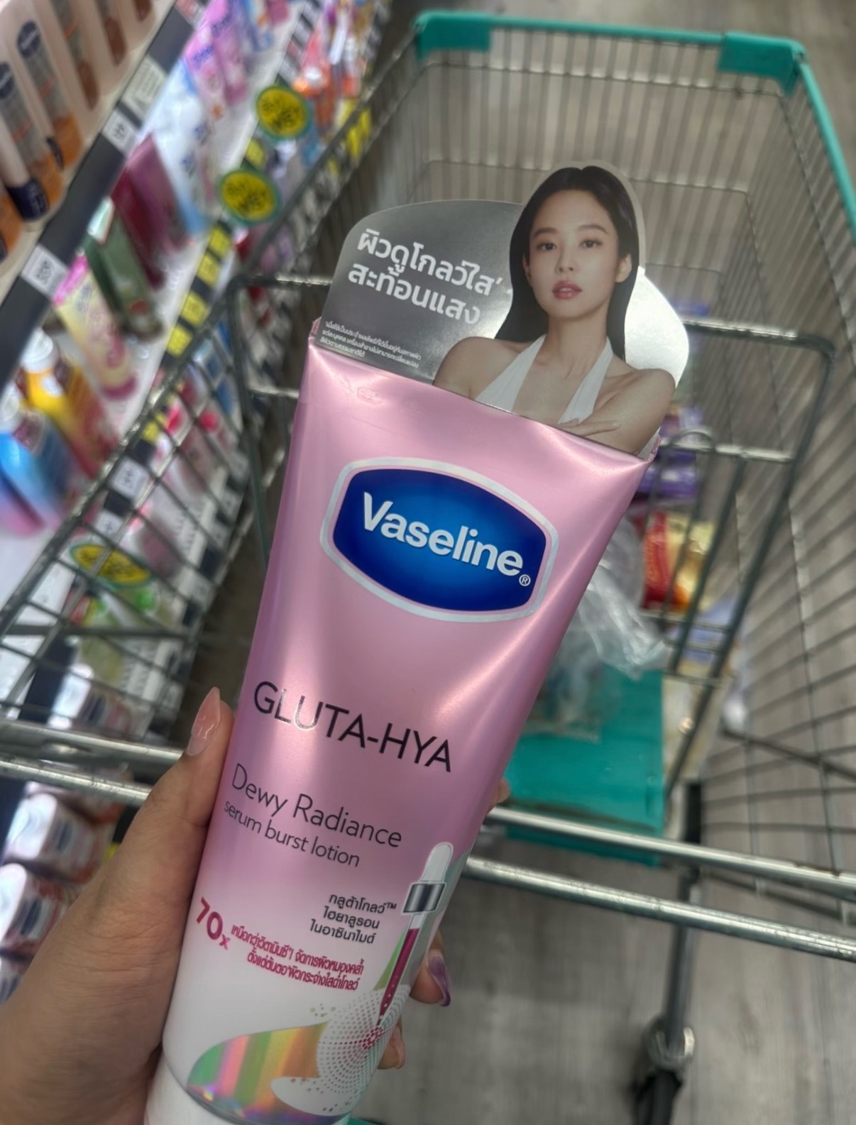 JENNIE  泰国的凡士林有Jennie小标签