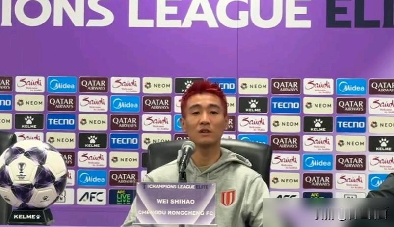韦世豪说想带成都蓉城在亚冠往前冲，这事最近挺火。
上海海港在亚冠踢了五场才拿一