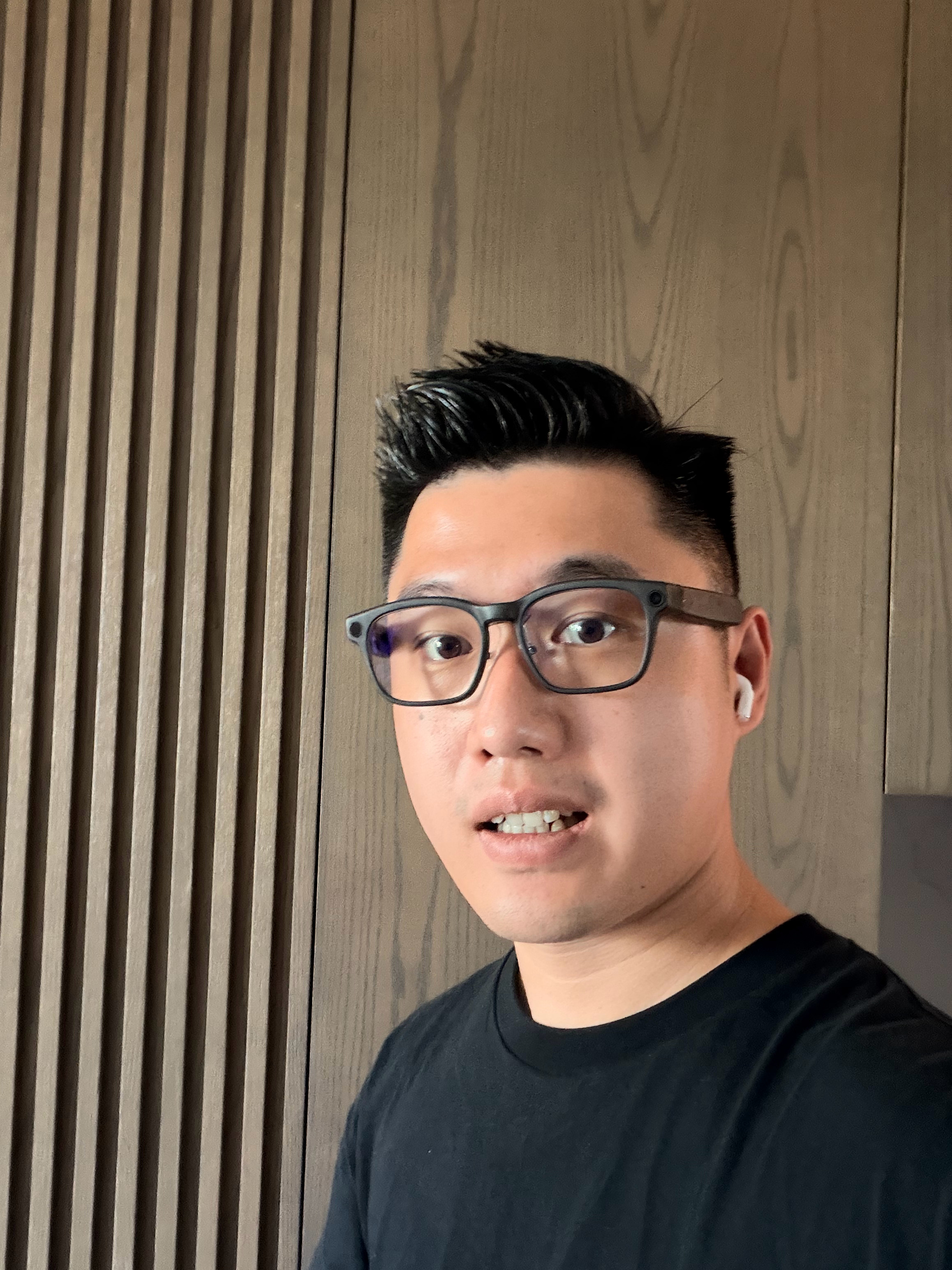 最近有点想去美黑，让ai生成了一个美黑之后的照片这tm像话么！ 