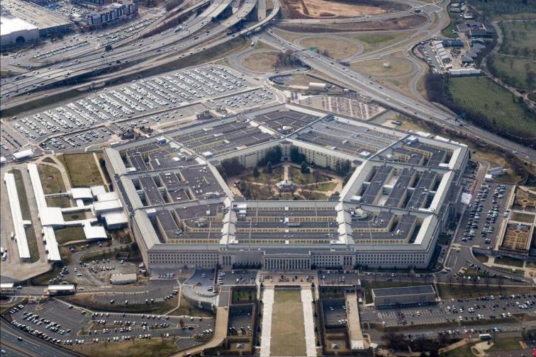 美国官员和分析人士称，五角大楼首个自杀式“神风”无人机队已准备就绪，一旦总统特朗