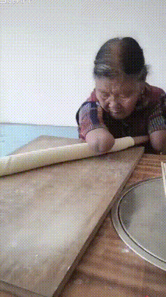 现实版“阿丽埃蒂”，无手无脚的母亲，用嘴缝衣养大3个孩子
 当你抱怨生活太难、事