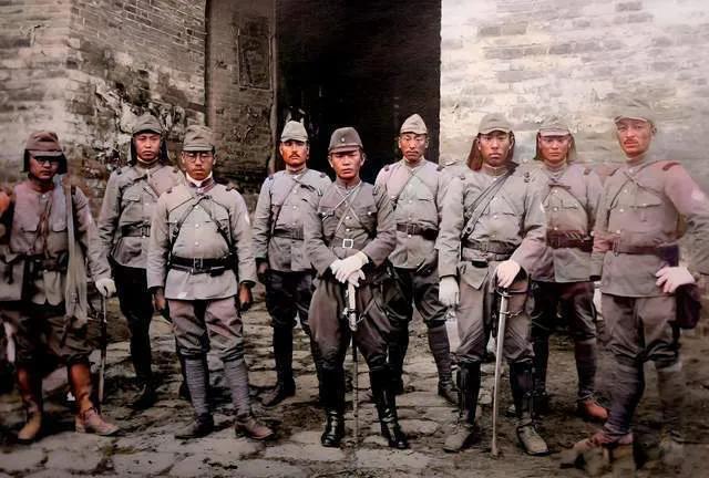 最近刷到日本要恢复“大佐”这类旧军衔的消息，真的有点让人警惕！
 
要知道“大佐