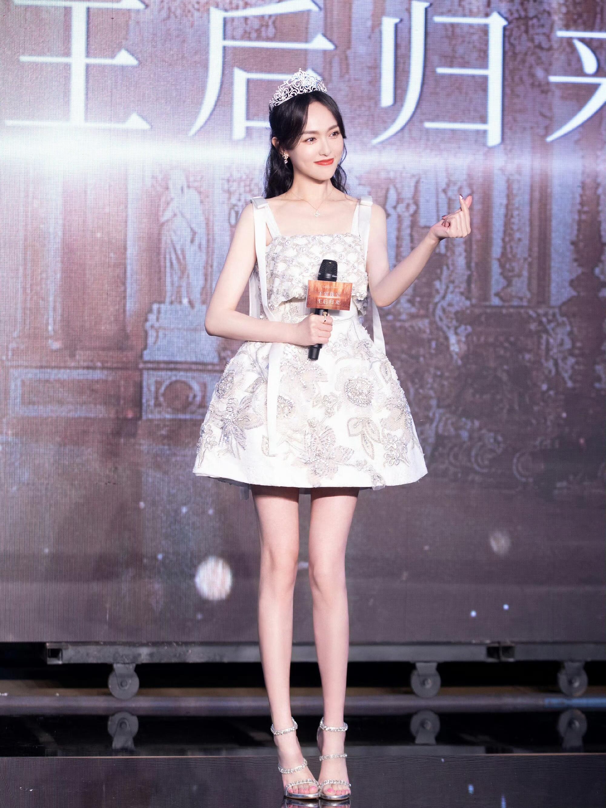 唐嫣的腿好直啊 