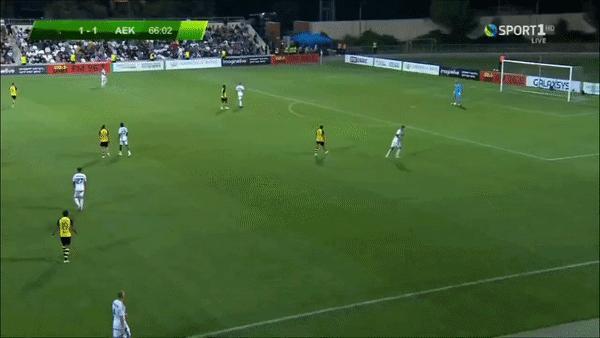 卡里乌斯2.0？顶级门神被对方门将直接大脚破门

希腊联赛霸主雅典AEK这次在欧