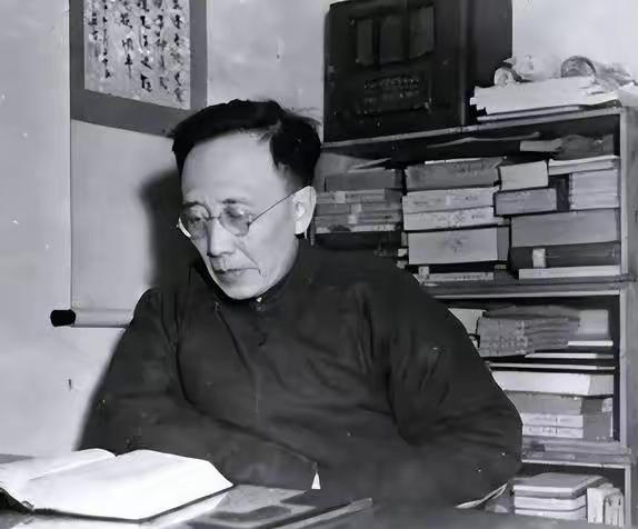 南京博物院一事，让人想到郭沫若。
郭沫若在特殊年代，虽然有一定的争议，但有两点是