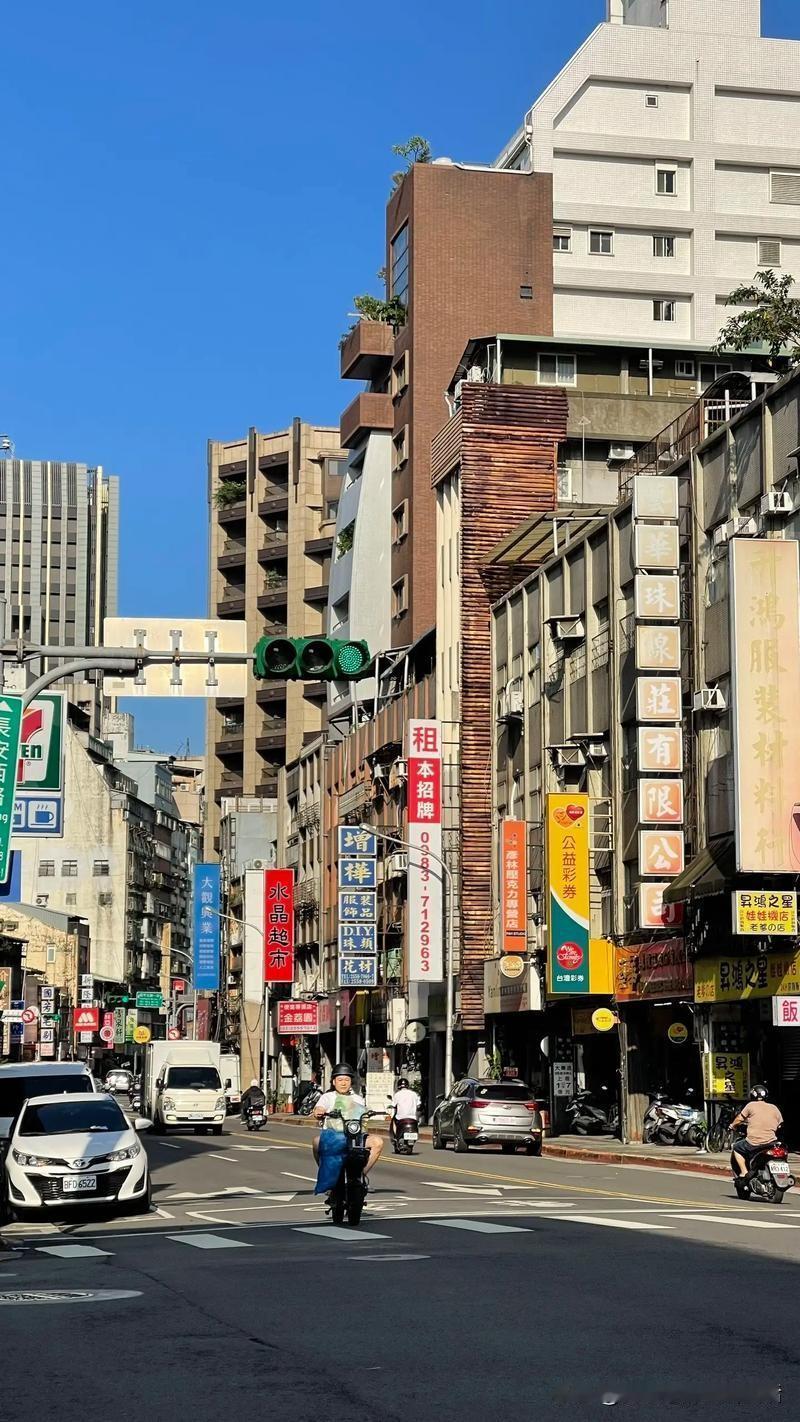 台湾经济腾飞不靠“黄金”靠制度，别被网上忽悠了！
 
不少人认为，台湾能变成亚洲