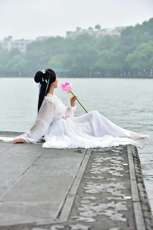 福如东海长流水；
辽阔天地无尽处、
渊源相传春秋月、
滔滔江水尽涌动、
清凉寒谷