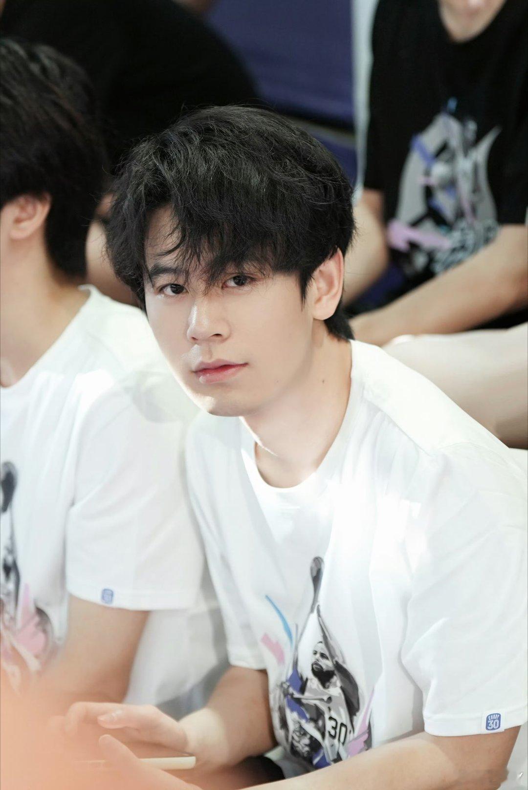 无畏 天下无双 🍑心光自为引多远都无畏  “想用每日的温柔和月亮花换取一束光，