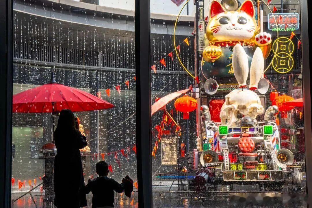 压力大就来成都充充电！一座专门放松大脑的城市，看熊猫、逛古馆、进山吸氧，街头茶馆