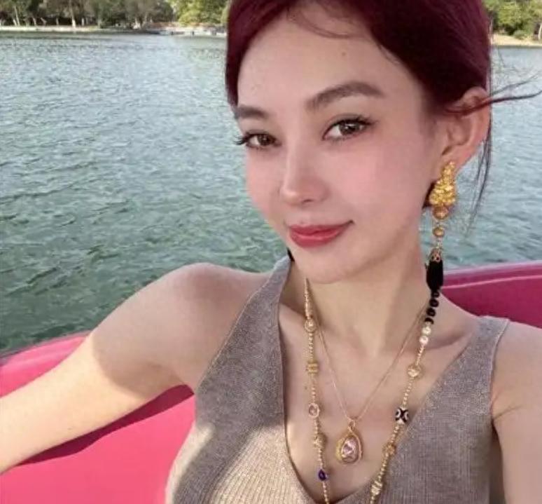 10年入狱2次，爆火后包一晚40万，又钓上女富豪的她，现账号被封：郭美美的“作死