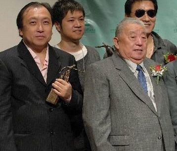 王晶的父亲也是大导演吗？
王天林当年是TVB的金牌监制，拍过不少经典剧集，王晶从
