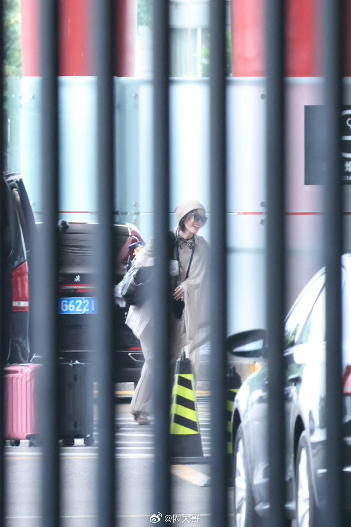 倪妮李宇春辛芷蕾高叶出发路透 向野的我们今日录制 啊啊啊啊啊，这也是太宠粉了啊！