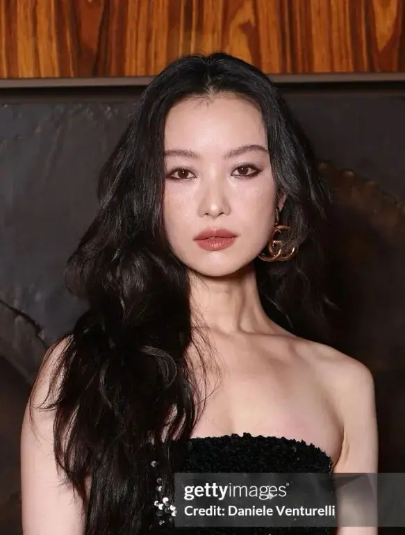 米兰时装周明星生图怼脸拍。     倪妮 关晓彤 张婧仪 李现 宋威龙...