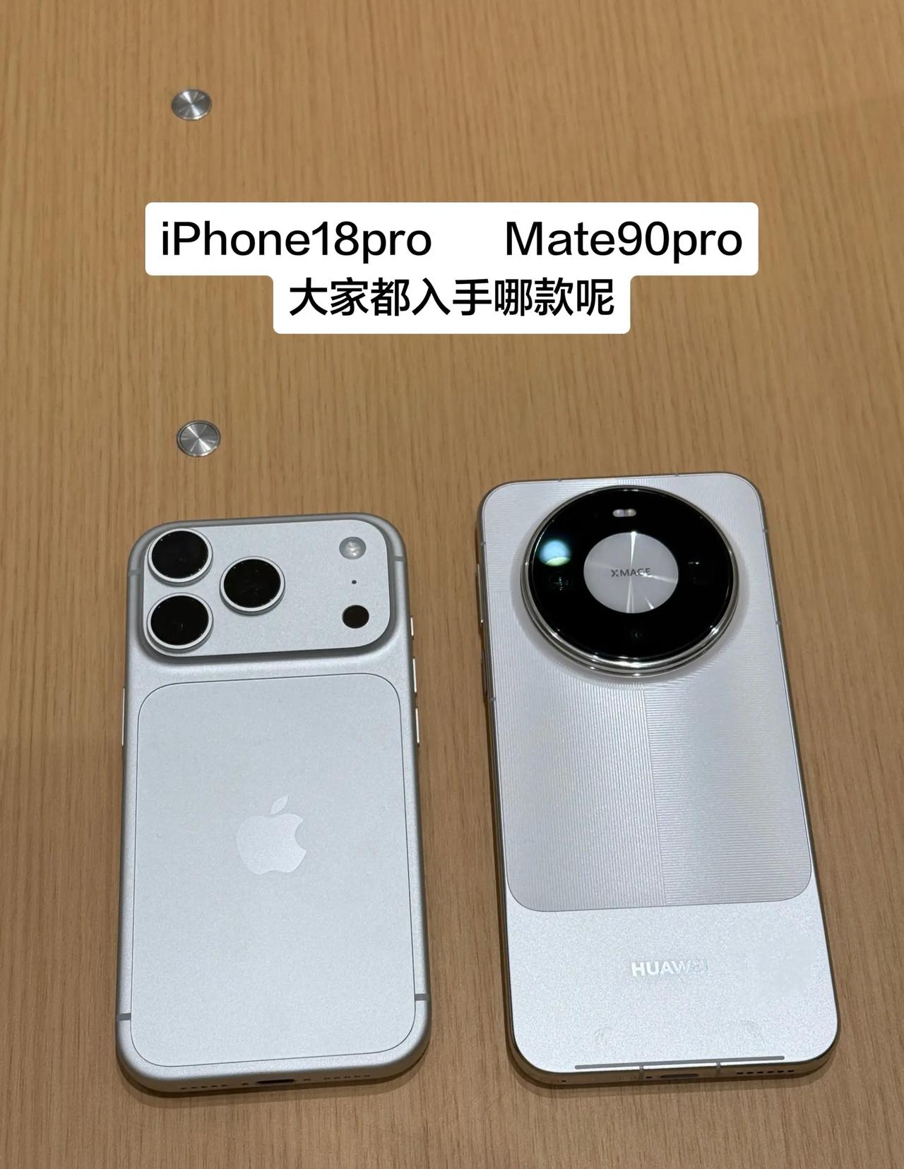两款同色系，到底入手哪台最有性价比？我实拍摆一起看，银色iPhone18 Pro