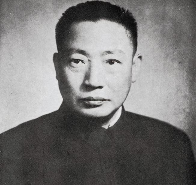 1941年左右，李广和被抓后，他美若天仙的老婆，深夜去见毛人凤，毛人凤见她生得风