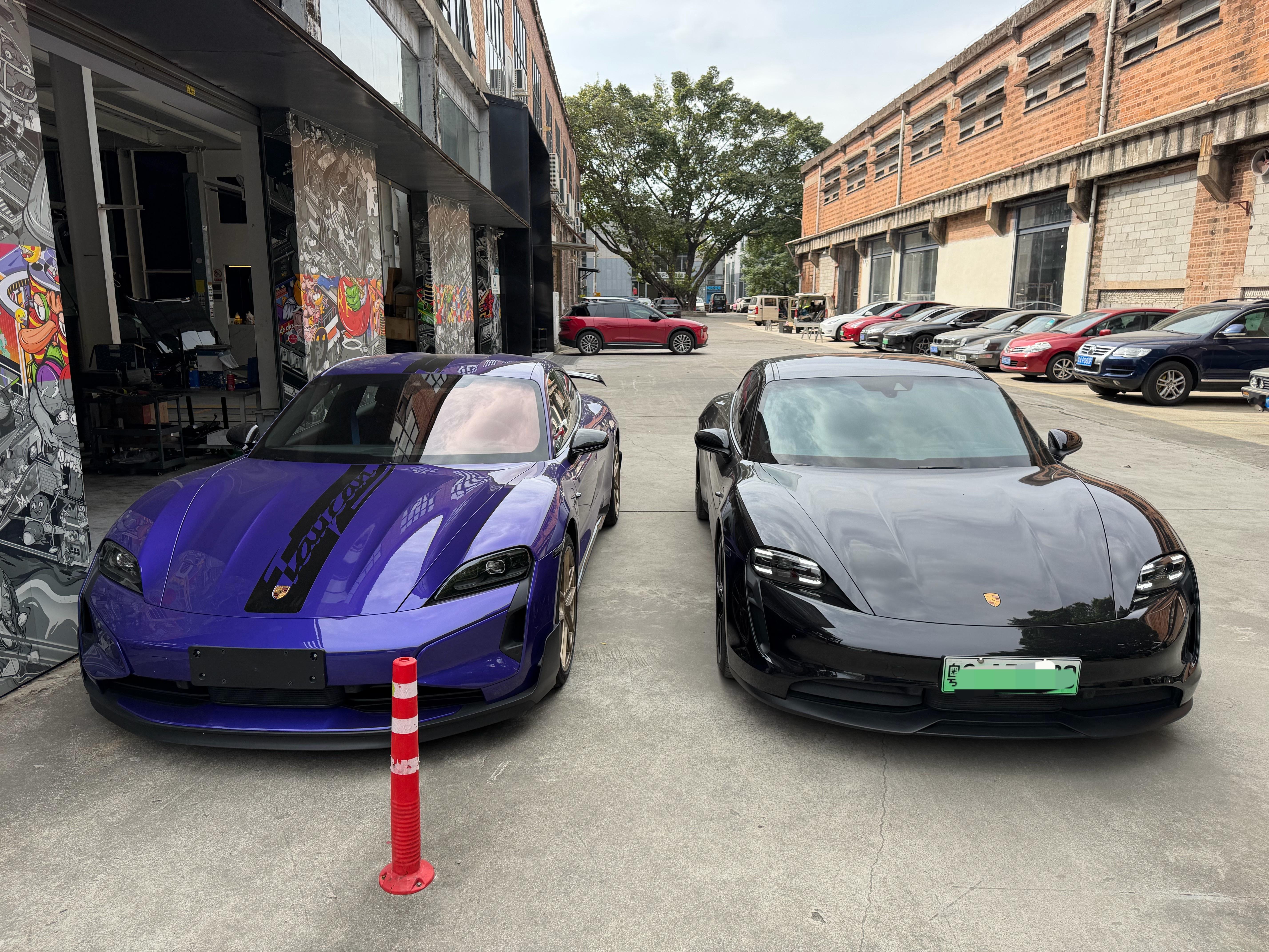 大学同学开了台 Taycan 4S 过来找我玩，特意跟 Turbo GT 一起合