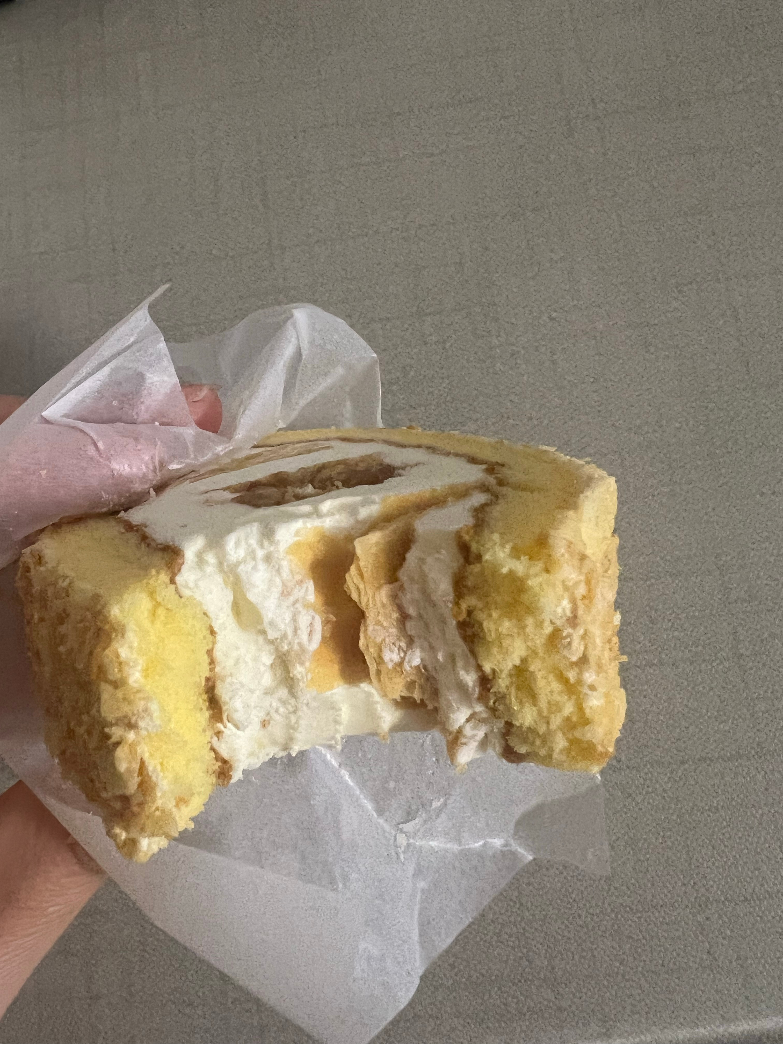 刚吃了这个蛋糕～意外的好吃米米也说特别好吃米米的成长记录带娃随手拍