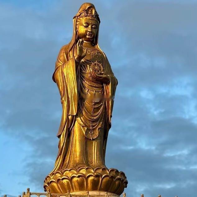 股友们！刷到佛祖啦，好运就来啦！顺手点个👍赞，评论区留个“888”，一起讨个好