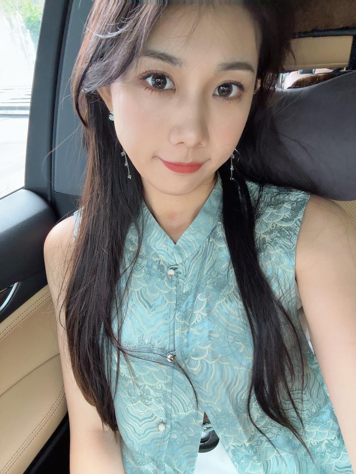 上一条大家反馈死亡角度这样呢 这样好点吗[开学季]再说个更离谱的事回来炫了三天饭