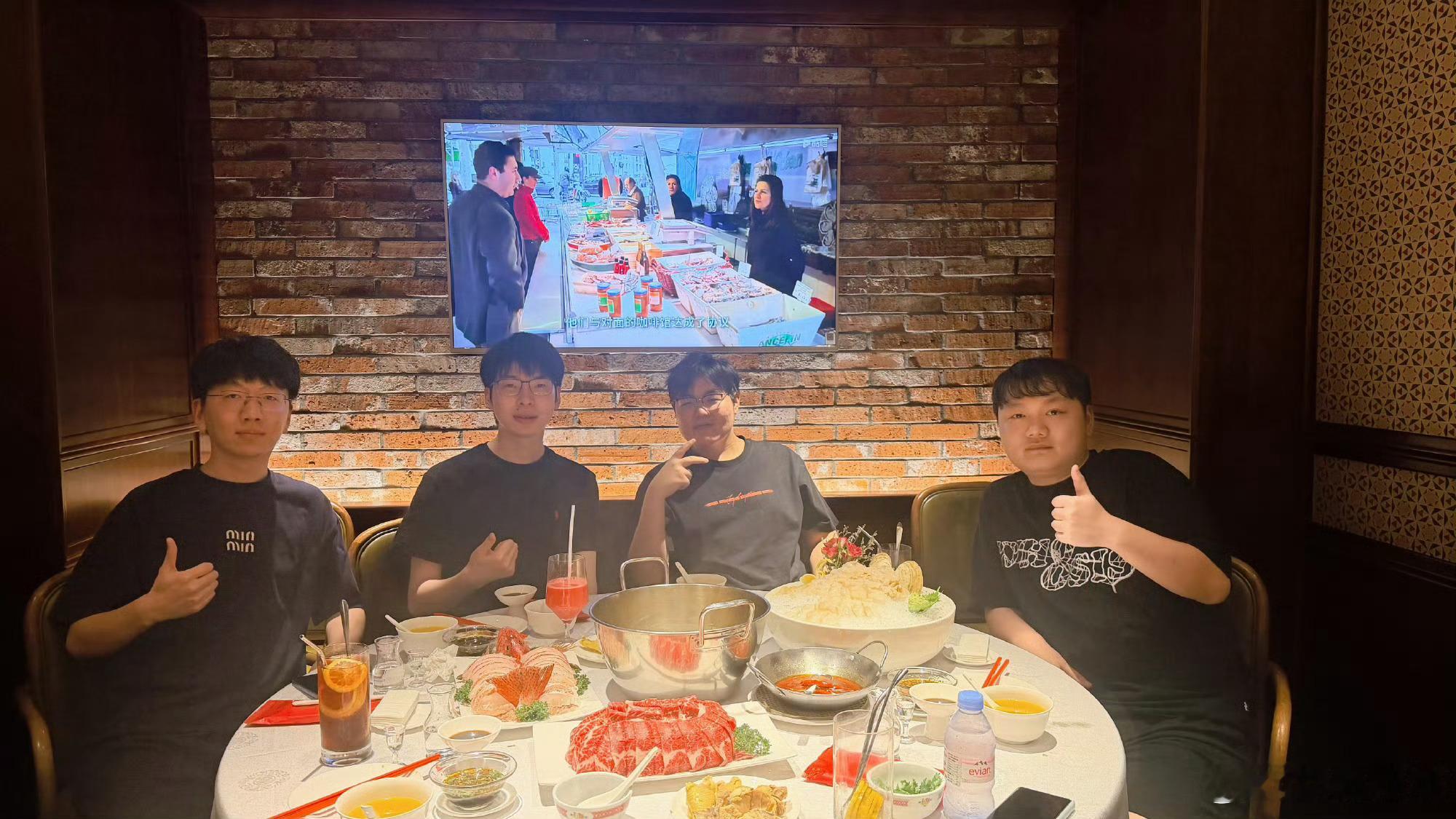22年JDG也算是昙花一现了22JDG重聚爱笑369牙膏Hope聚餐2026全球