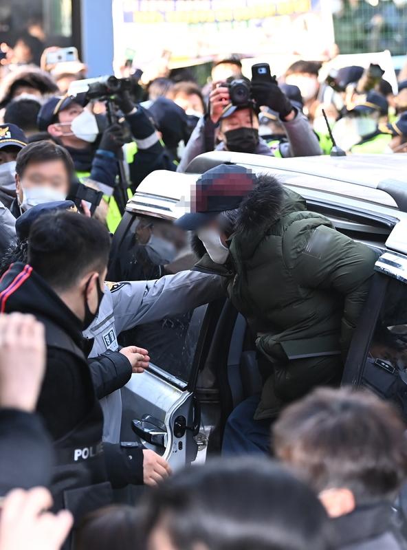 素媛案凶手再入狱！72岁赵斗淳4次闯学校禁区，网友怒喊：永不让他出狱
 
家人们