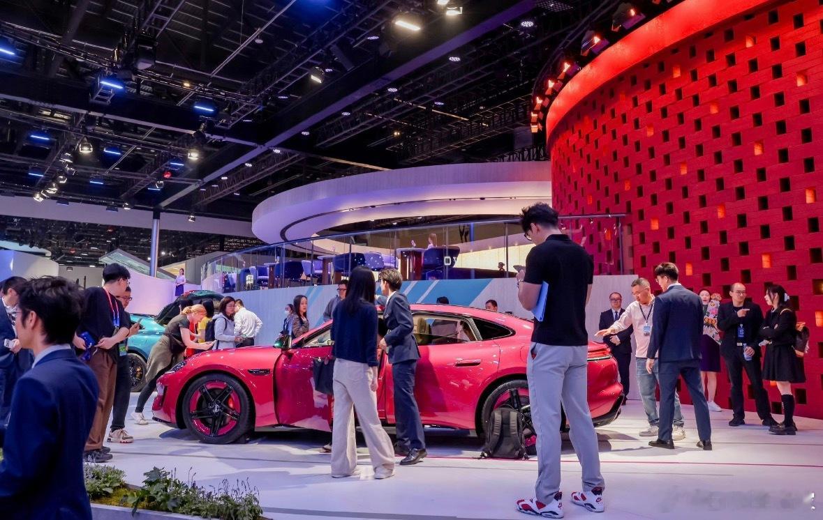 贾健旭现场尚界Z7小订转大定尚界Z7大定女性用户接近一半 不得不说尚界Z7的颜值