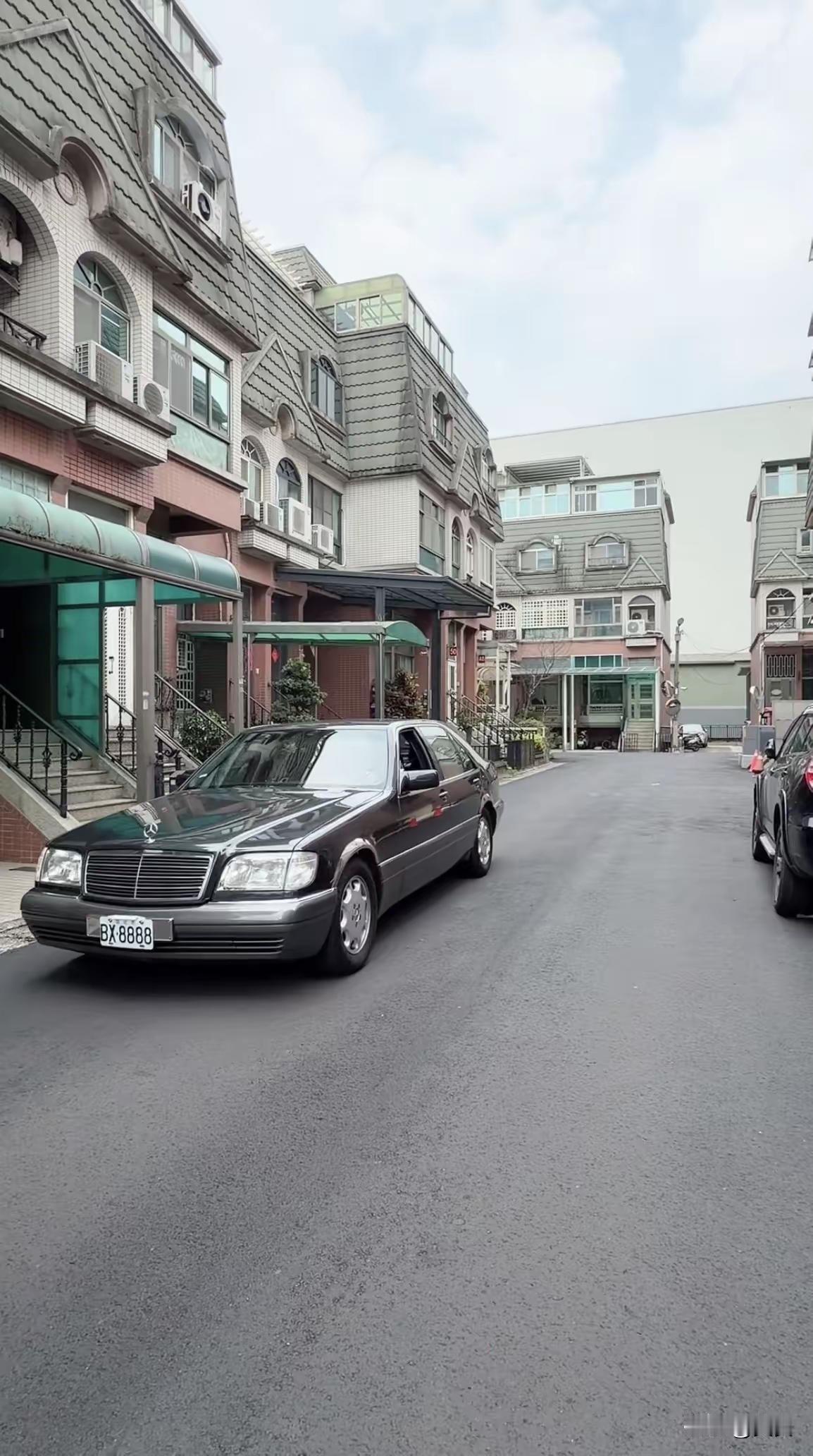 回台湾省之后，我的代步工具就是这台1994年奔驰S320，俗称虎头奔，台湾人称‘