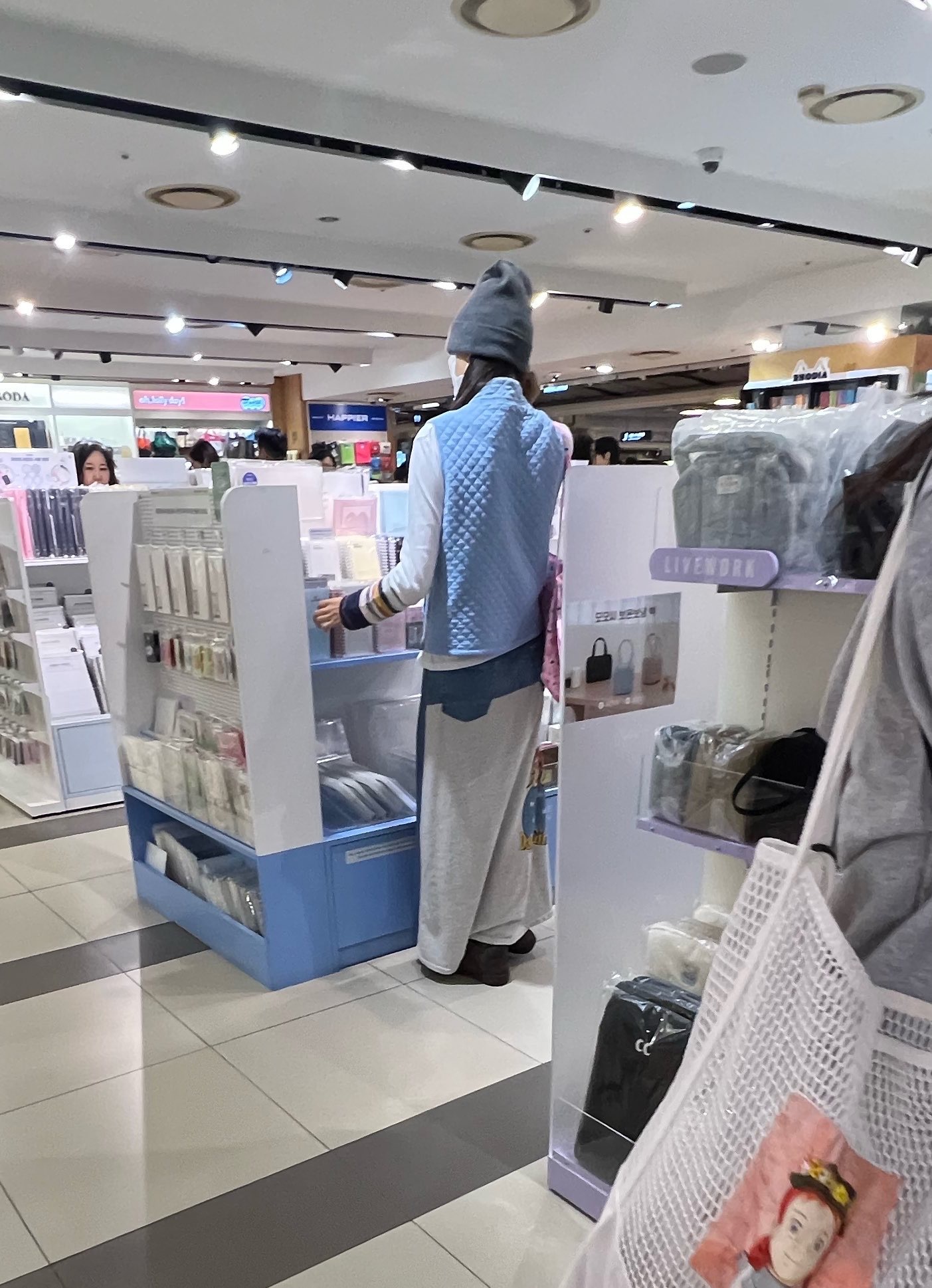 依旧脑袋上像顶个袜子🧦出行 ​​​