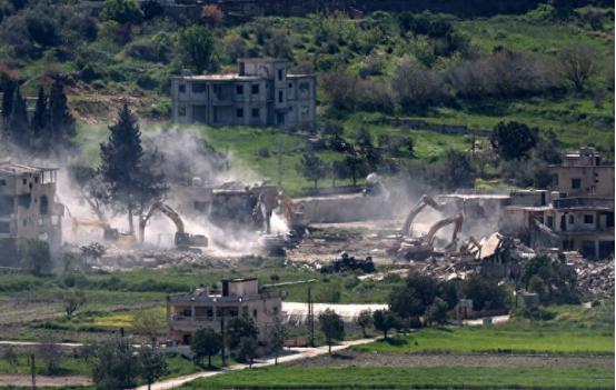 以色列全国老百姓这阵都吵得不可开交，一半要停火，一半要硬刚，更有意思的是，他们的