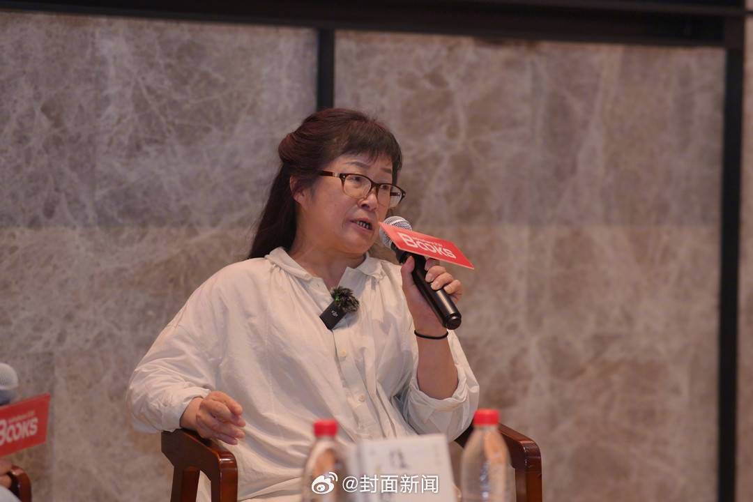 【#余秀华说恋爱脑不该完全是贬义词#】#恋爱脑是好还是坏# 5月19日，四川成都