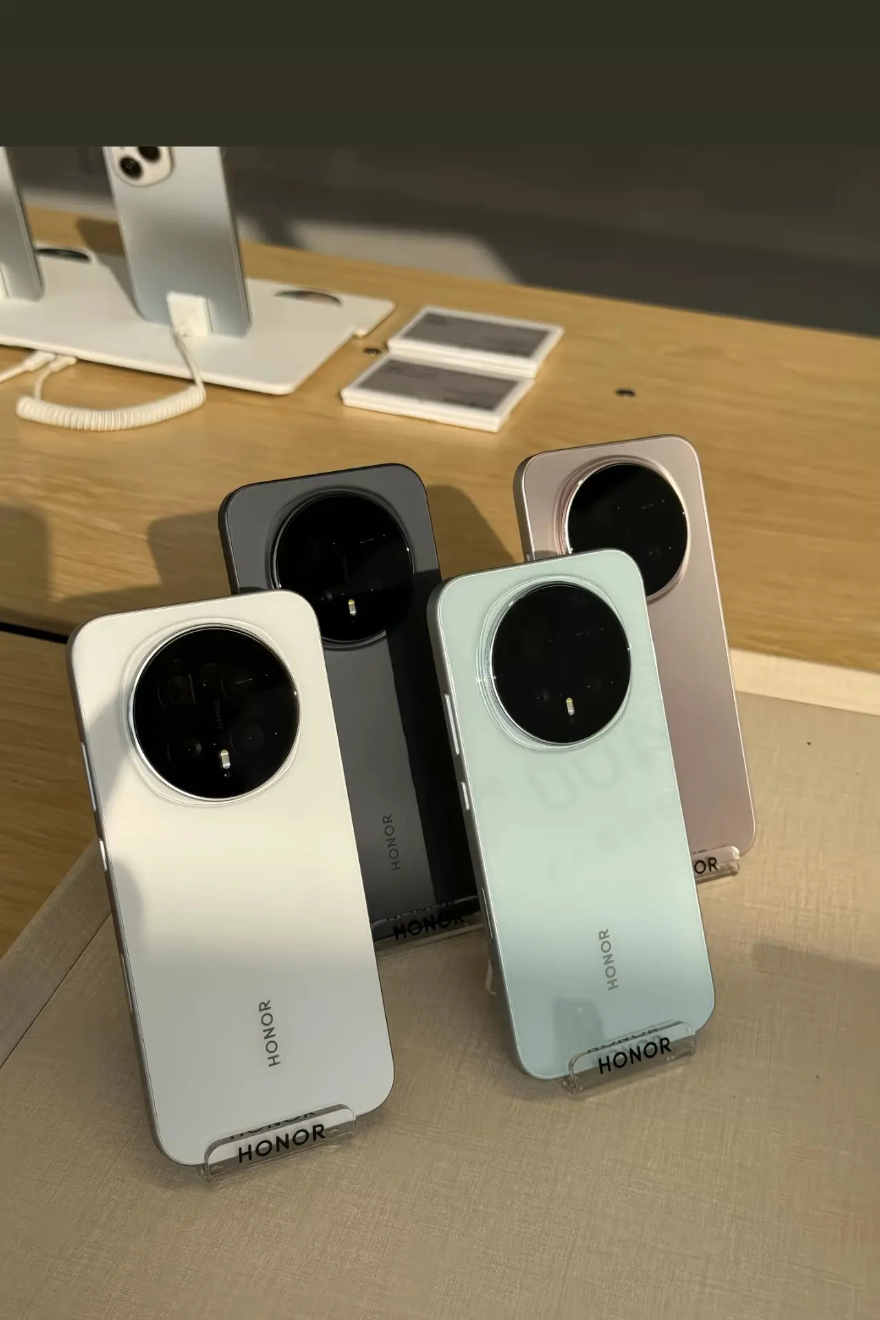 出门不带充电宝就心慌？电量低于50%就开始找插座？是时候跟这种苦日子说再见了！荣