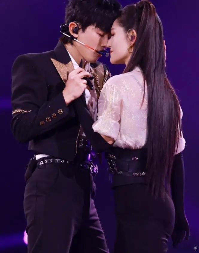 张杰还是挺有担当的演唱会官宣谢娜之后，粉丝特别不愿意，到谢娜微博底下骂，甚至多次