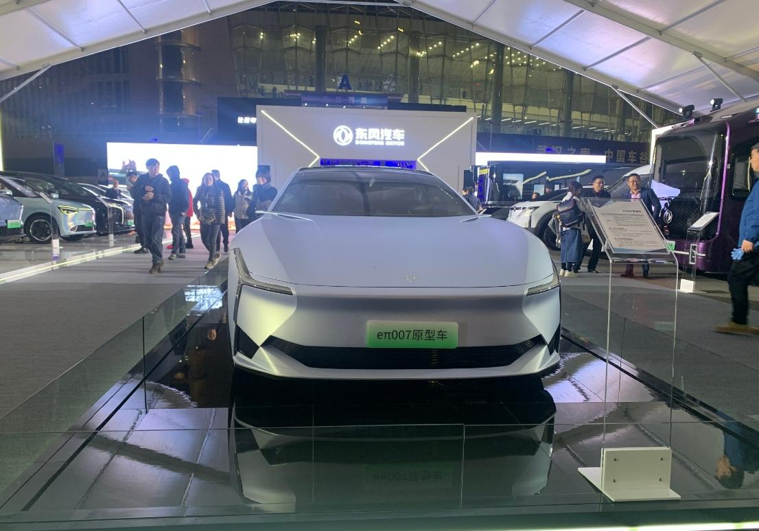 近距离接触东风eπ007，我觉得蛮帅～你们觉得呢～评论区见～【来自懂车帝车友圈】